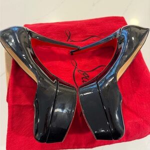 Christian Louboutin Biancas Size 38.5 ♥️